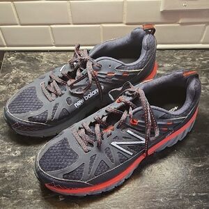 New Balance Women's 10 Wide D Width Sneakers